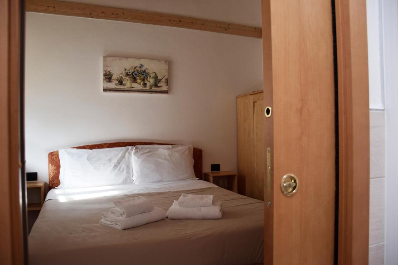 La Tana del Tasso Rooms&Breakfast Camerata Cornello Exterior foto